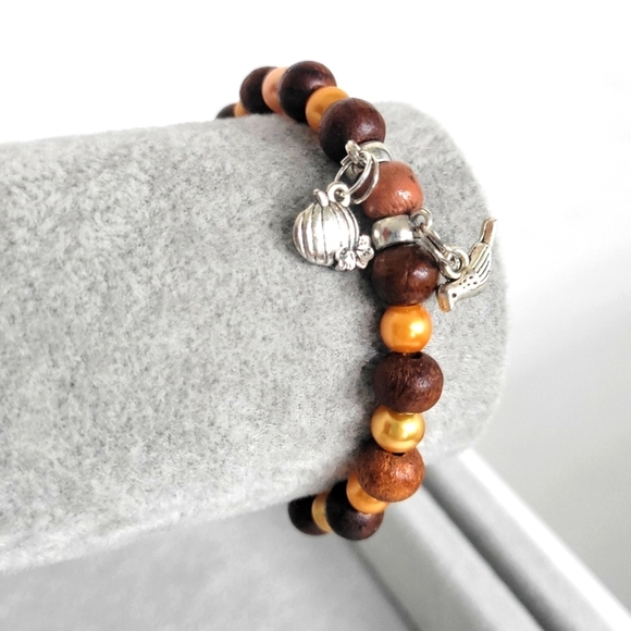 Autumn Fall glass & wood beaded pumpkin & bird charm bracelet - Picture 1 of 5